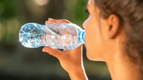 体の６割は水分！飲んで１分で脳と生殖器に到達
